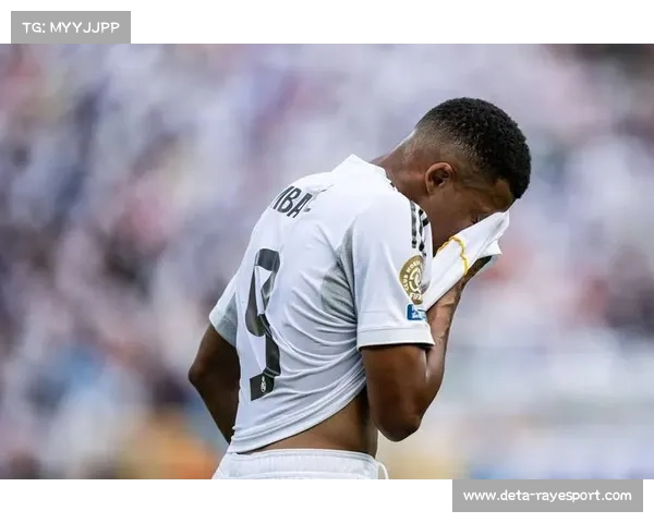 皇马2-0轻取十人塞维利亚，姆巴佩点射贝林厄姆头槌建功