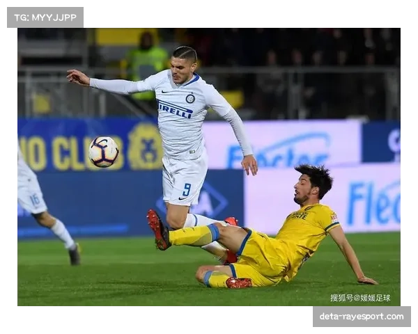 赛后通讯：弗罗西诺内爆冷2-1击败拉齐奥，主队球迷涌入球场庆祝保级关键胜利